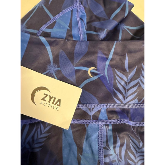 Women's ZYIA ACTIVE Blue Navy Tropical Print Hi-Rise Capri Leggings SZ 6-8 New - Picture 5 of 16